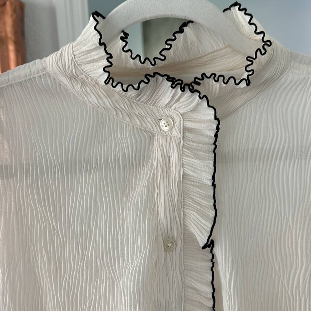 Beautiful Tory Burch size 10 Blouse with liner